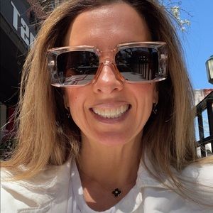 Meet your Posher, Helen